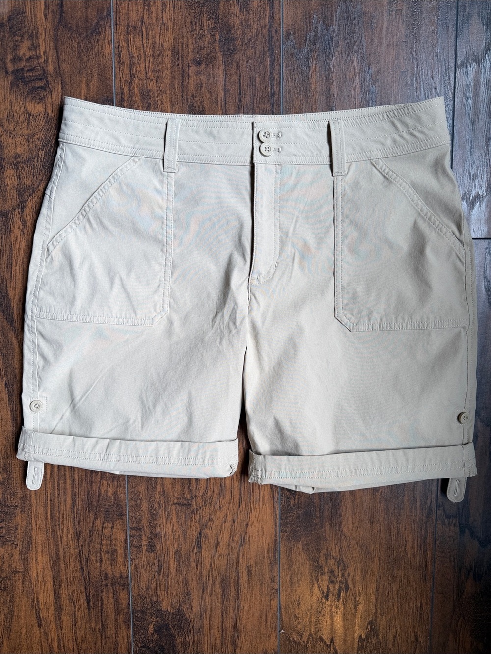 NWOT Eddie Bauer Light Beige Women's rolled hem Bermuda short size 12 (r16)